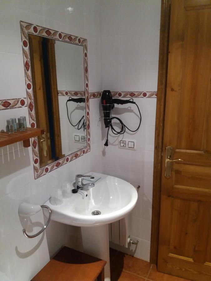La Casona Del Jou Guest House Ortiguero Exterior photo
